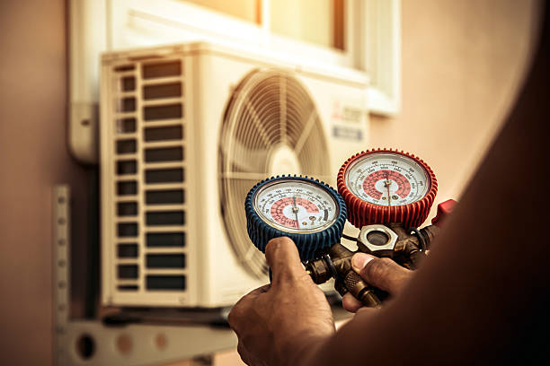 Professional Hvac technician working in Salfordville, PA